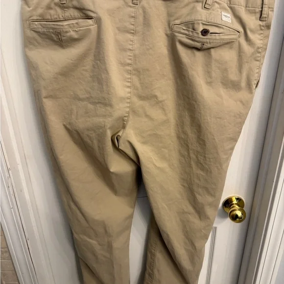 Men’s Broken In American Eagle Khaki pants. - Picture 4 of 6